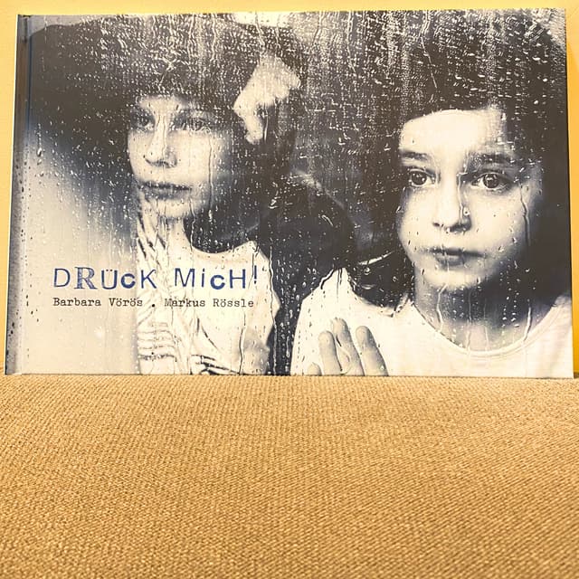 Drücken: Knopf, Klingel oder Kuscheltier?